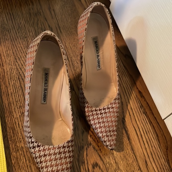 Manolo Blahnik tweed tan pumps size 38! - Picture 2 of 7